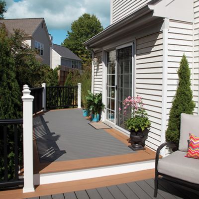 Trex Enhance Terrassendielen aus Verbundmaterial in Clam Shell/Grau und Beach Dune/Braun