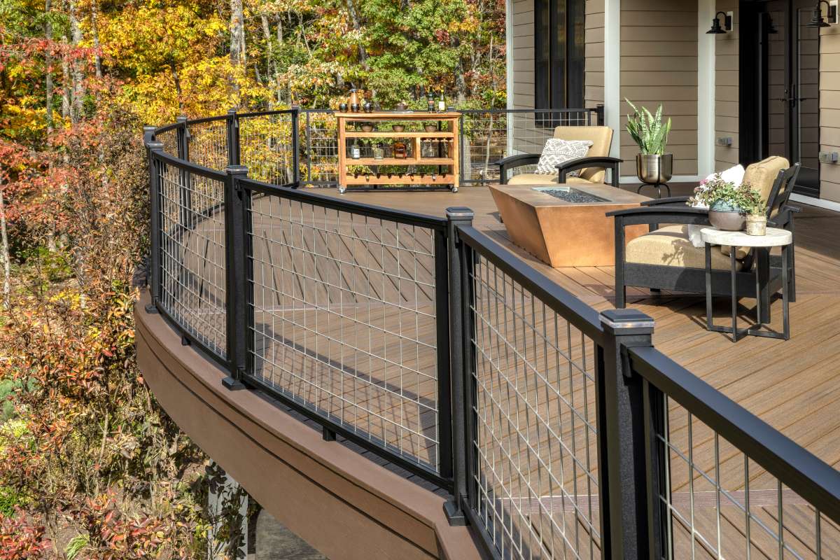 Curved Railing Inspiration & Photo Gallery | Trex