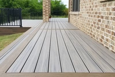 Trex Enhance® Decking in Rocky Harbor and Toasted Sand | Trex