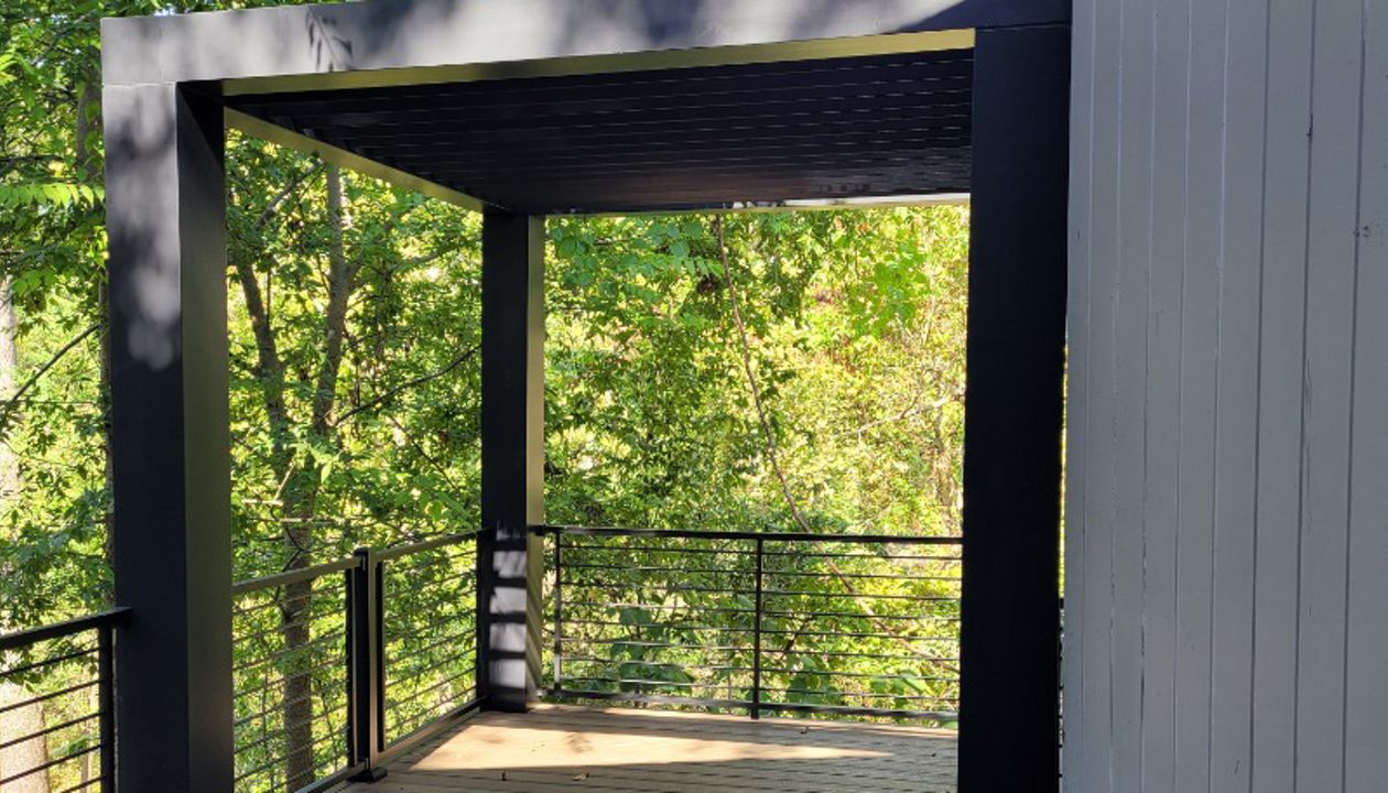 Toasted Sand with Trex Charcoal rod rail