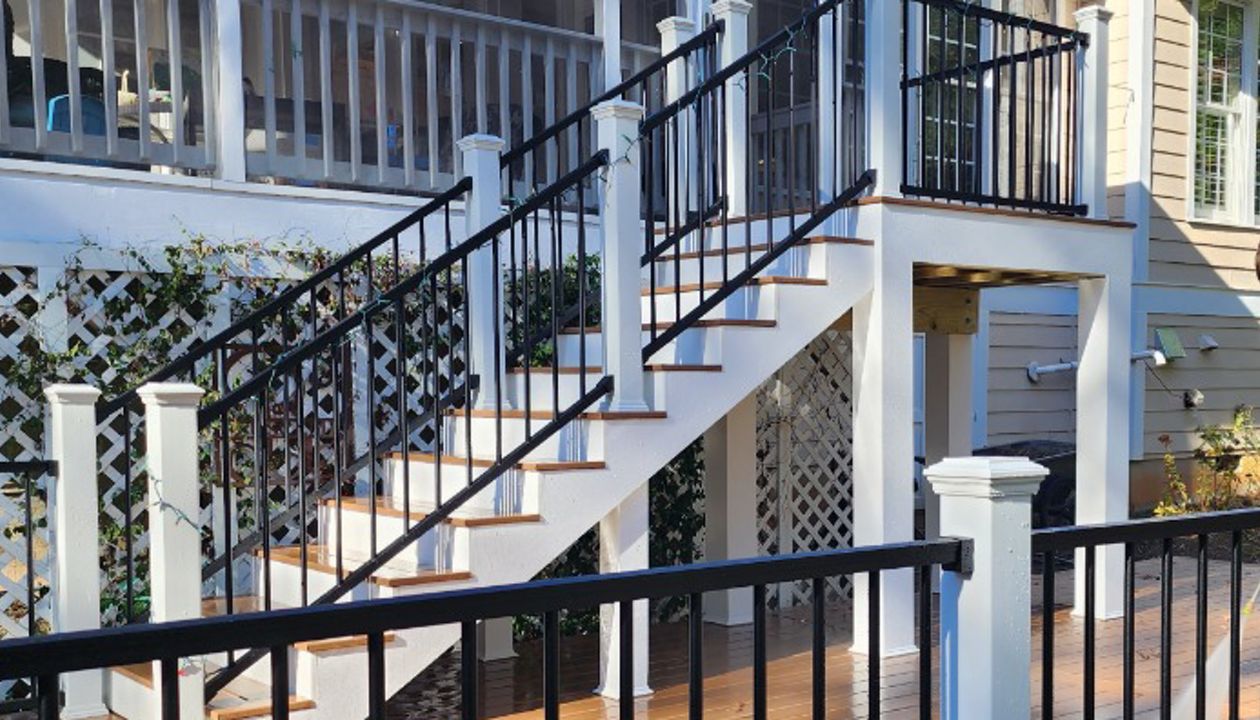 Trex Transcend Jasper Deck with White PVC Fascia and Trex Signature Railings