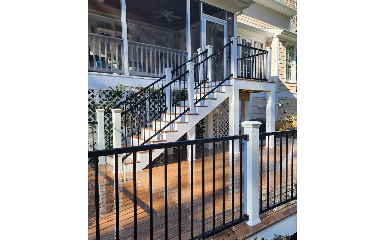 Trex Transcend Jasper Deck with White PVC Fascia and Trex Signature Railings