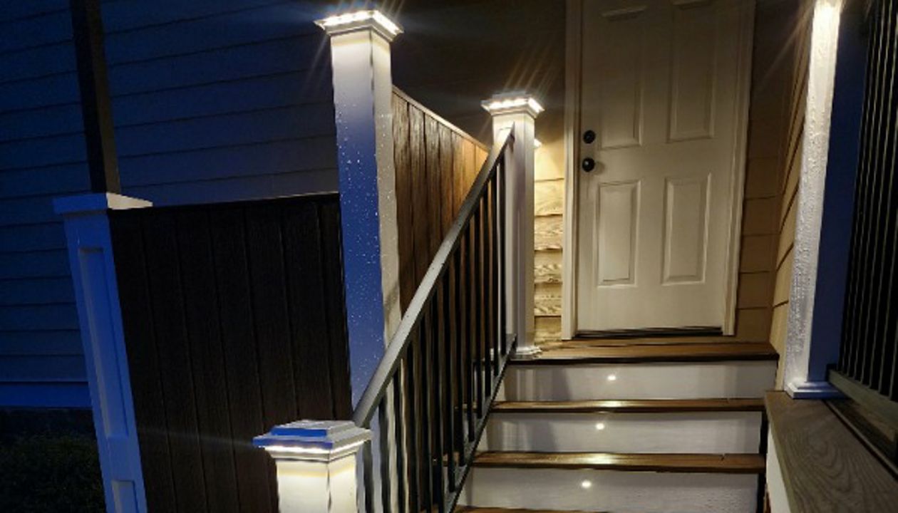 Trex Havana Gold Staircase with Trex LED Stair Riser Lights