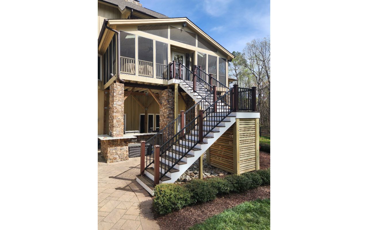 Trex Transcend Spiced Rum Picture Framed Staircase With Trex Signature Black Aluminum Railing, Trex Post Cap Lighting and Stair Riser Lighting
