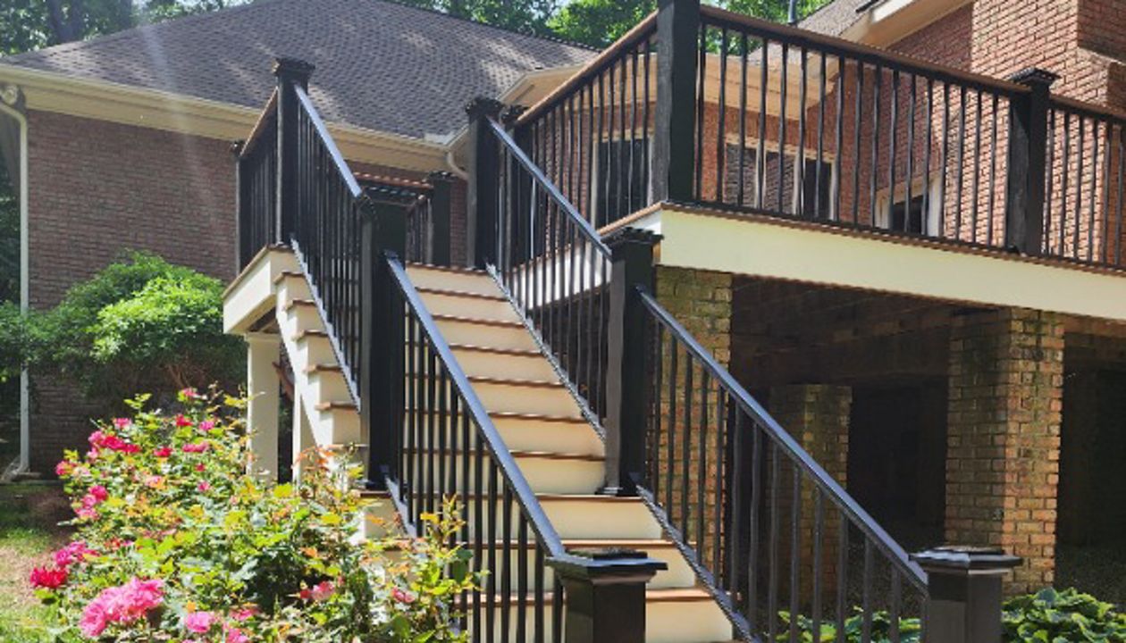 Trex Jasper Picture Framed Staircase, Trex Signature Aluminum Rails, Low Voltage Stair Riser Lighting