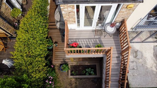 West Hampstead, London Trex Lineage Biscayne Balcony Deck