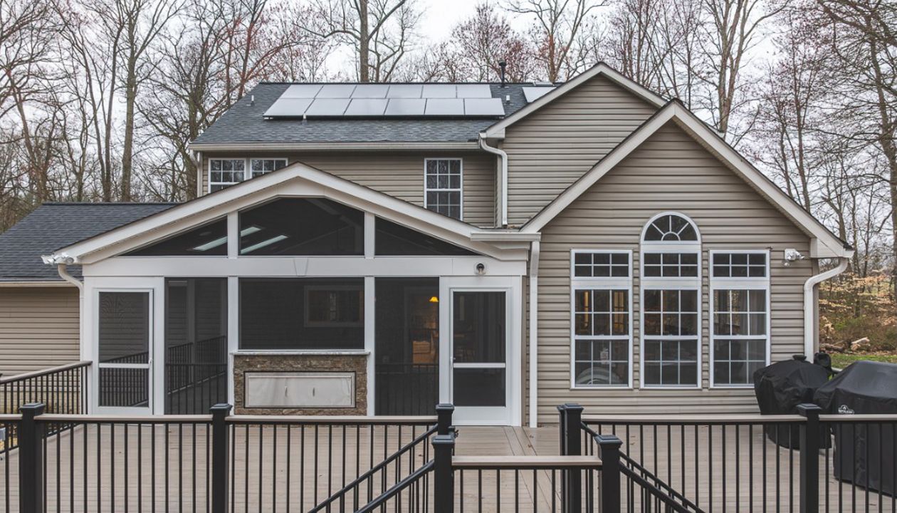 Lineage Decking in Biscayne with signature rail