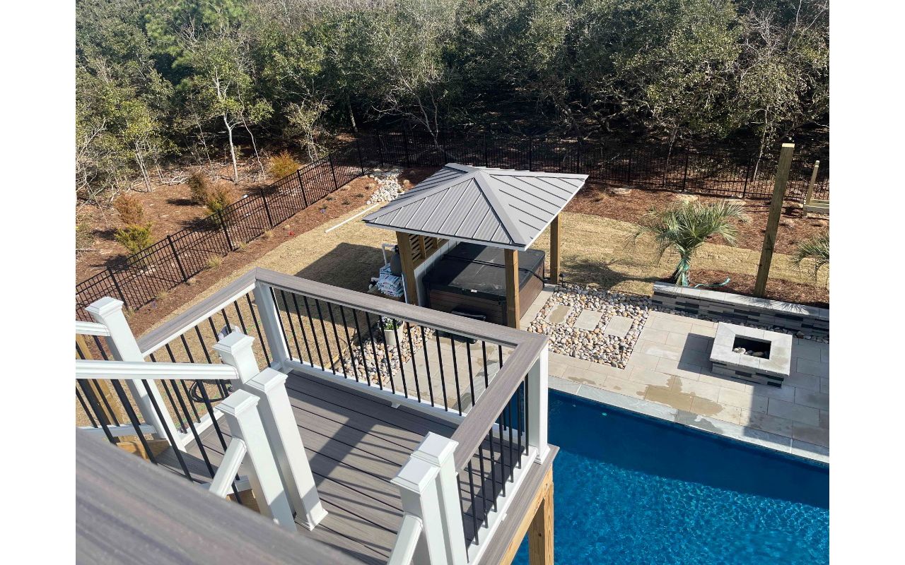 140 Clam Shell Drive: Coastal Bluff Trex Decking and Rocky Harbor Railing