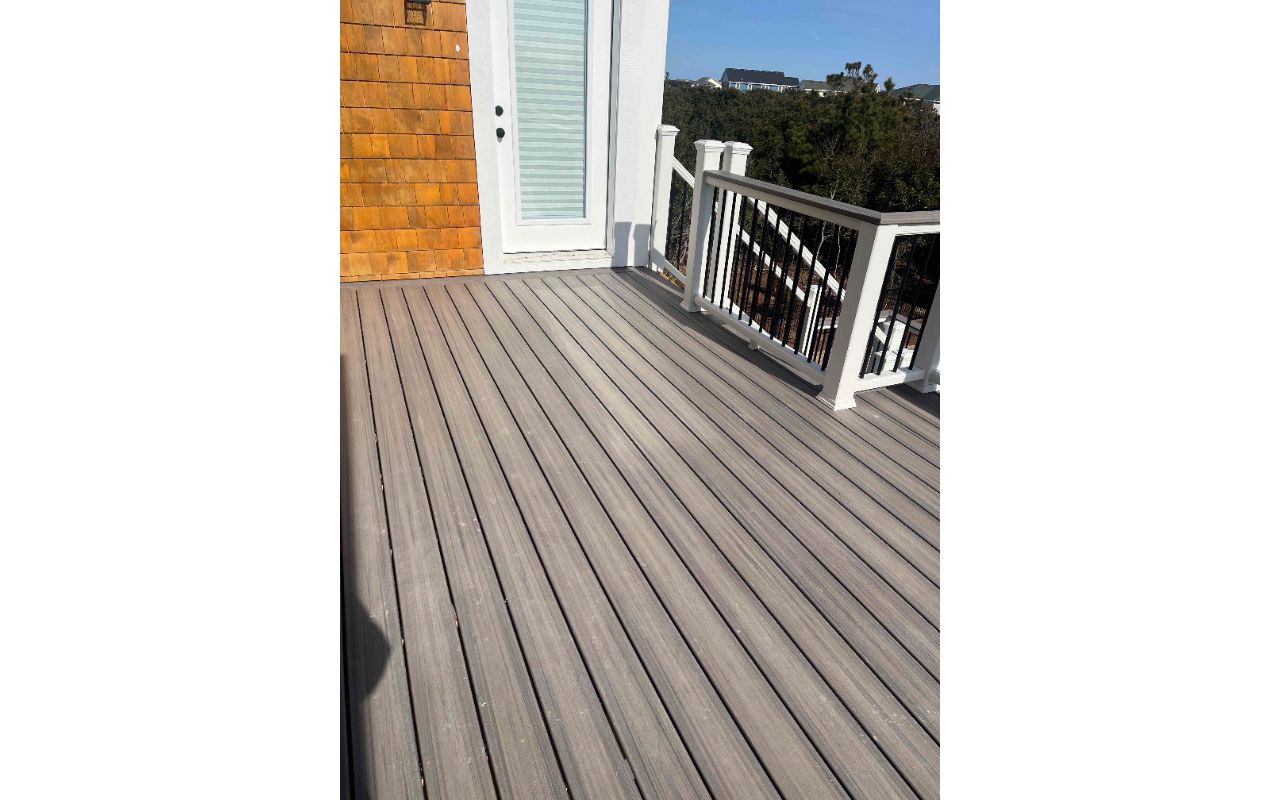 140 Clam Shell Drive: Coastal Bluff Trex Decking and Rocky Harbor Railing