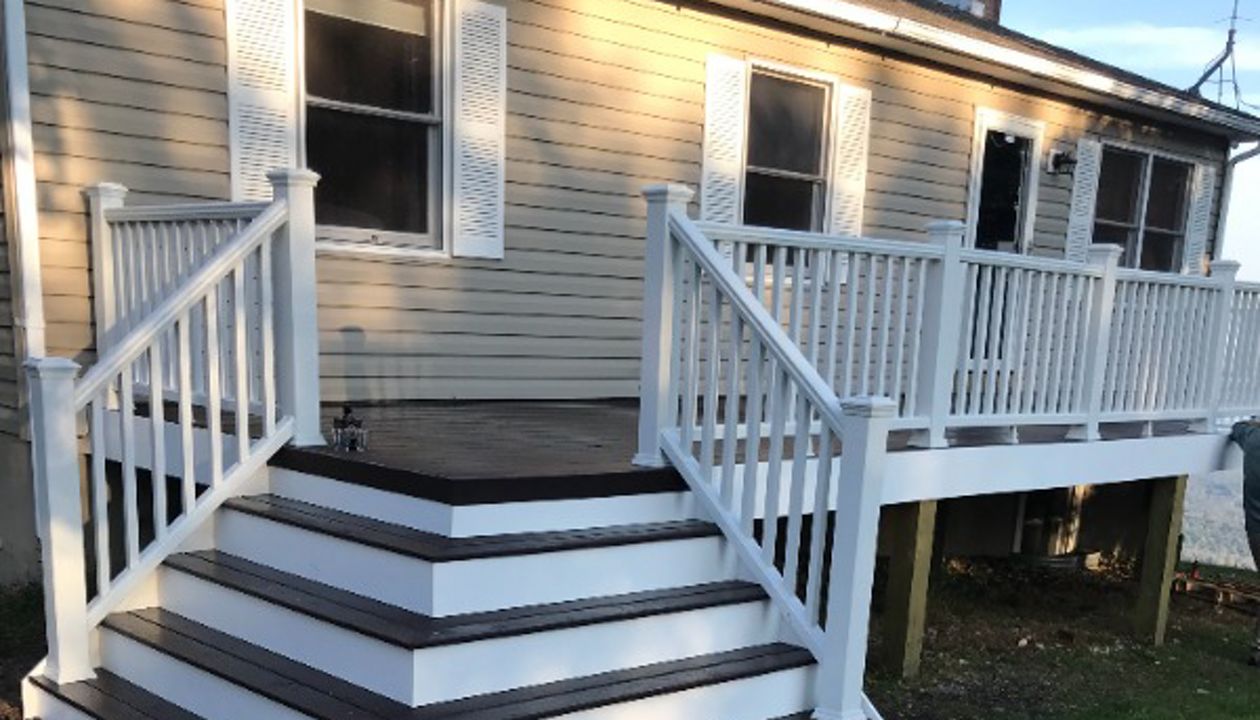 Transcend classic white Railing and TREX Transcend Spiced Rum decking and stair treads