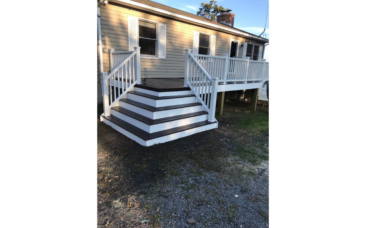 Transcend classic white Railing and TREX Transcend Spiced Rum decking and stair treads