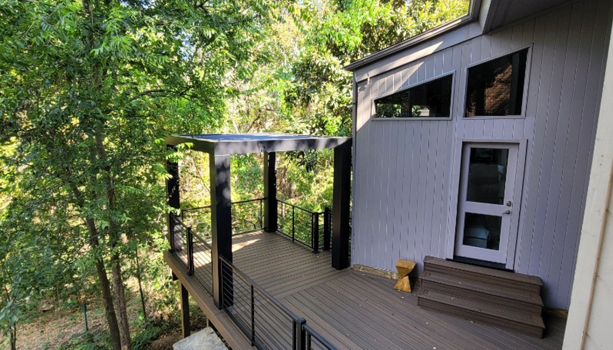 Toasted Sand with Trex Rod rail