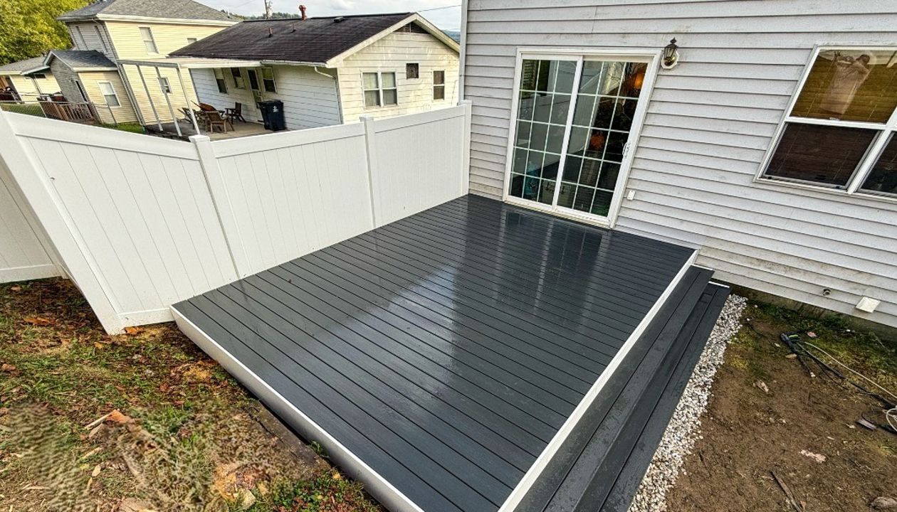 12 x 16 Back Deck - Trex Clam Shell Decking with Trex Fascia
