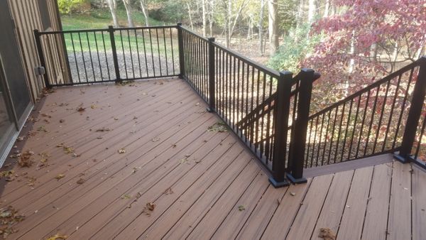 Trex Transcend Tiki Torch with Signature Railing