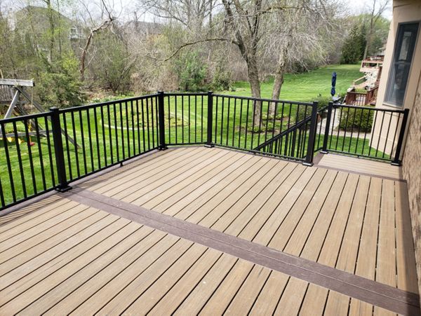 Toasted Sand main decking, Havana Gold perimeter and divider. Trex signature black rails