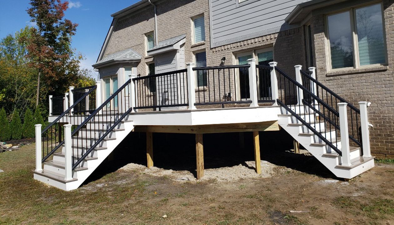 Trex White Facia and Black and white Trex Transcend railings.