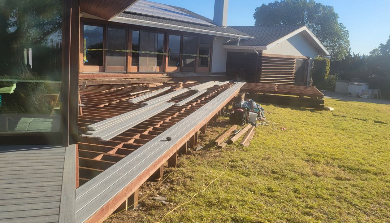 New Trex Deck in Calabasas , CA