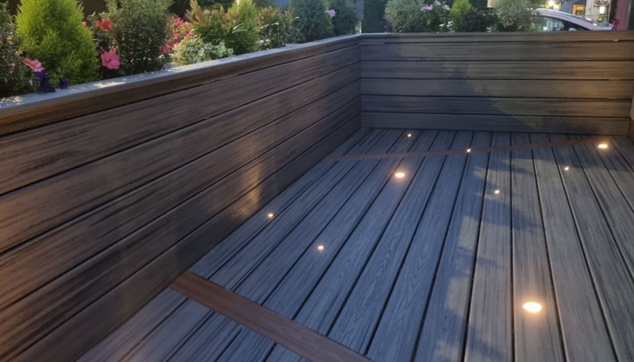 Curved Tiki torch, with Island Mist main boards - cluster light design with built in planters