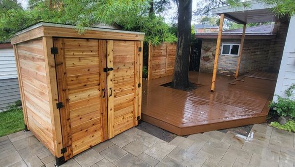 TREX Saddle brown. Vieux Longueuil. 2023.