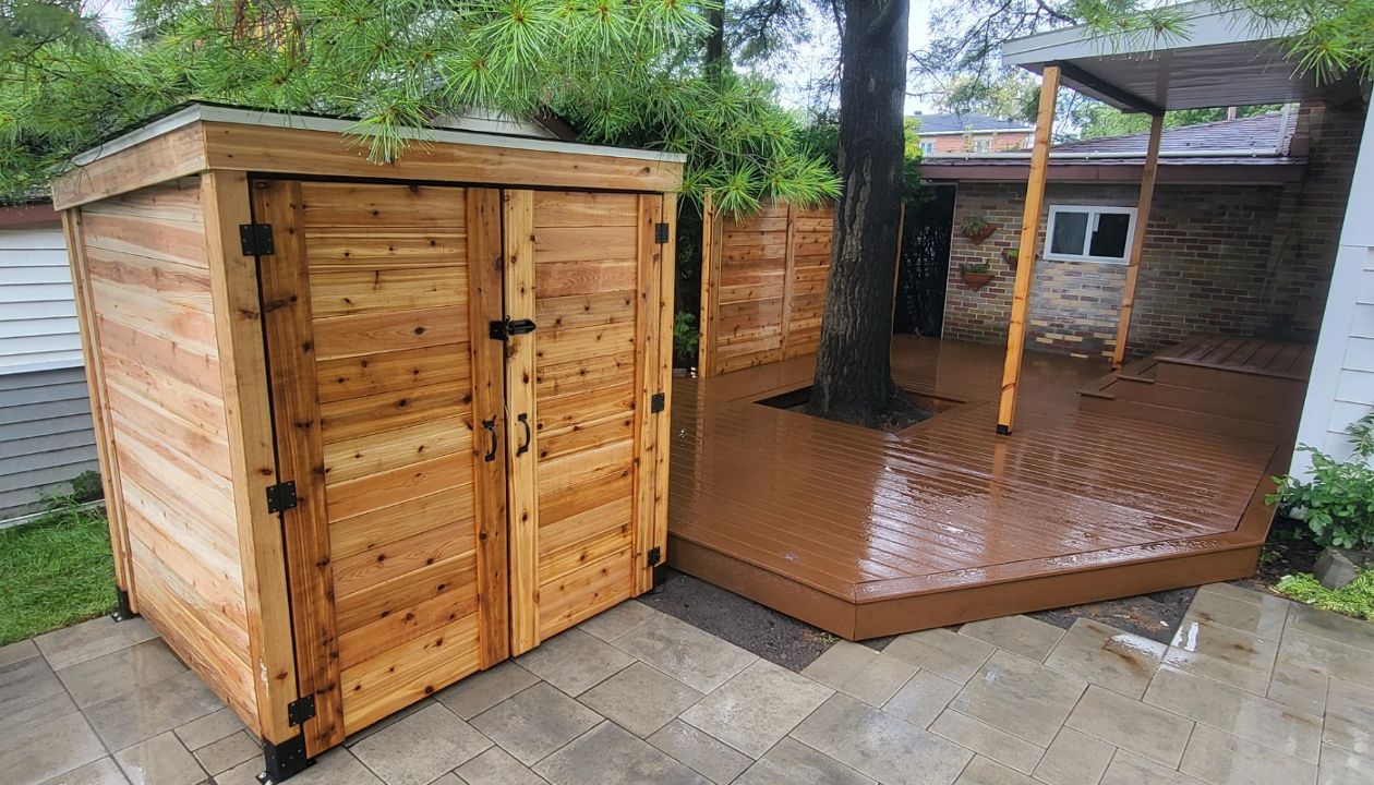 TREX Saddle brown. Vieux Longueuil. 2023.