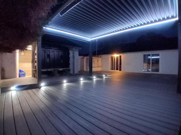 This Harbour Lifestyle pergola suits this Trex Island Mist deck