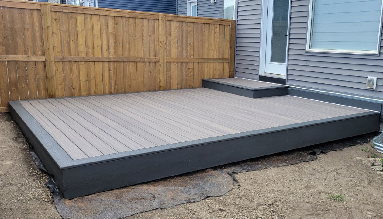 Rocky Harbour with Clam Shell Border