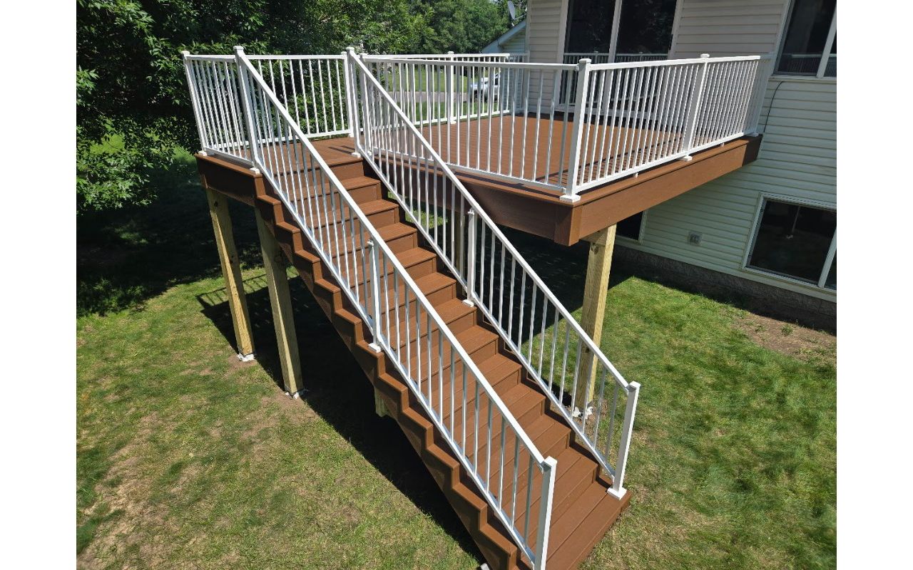 Trex Basics; Saddle color maintenance free deck