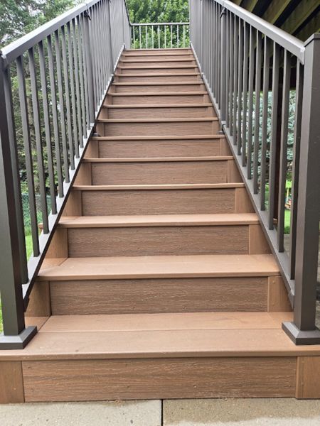 Trex Lineage, Jasper color premium stairway