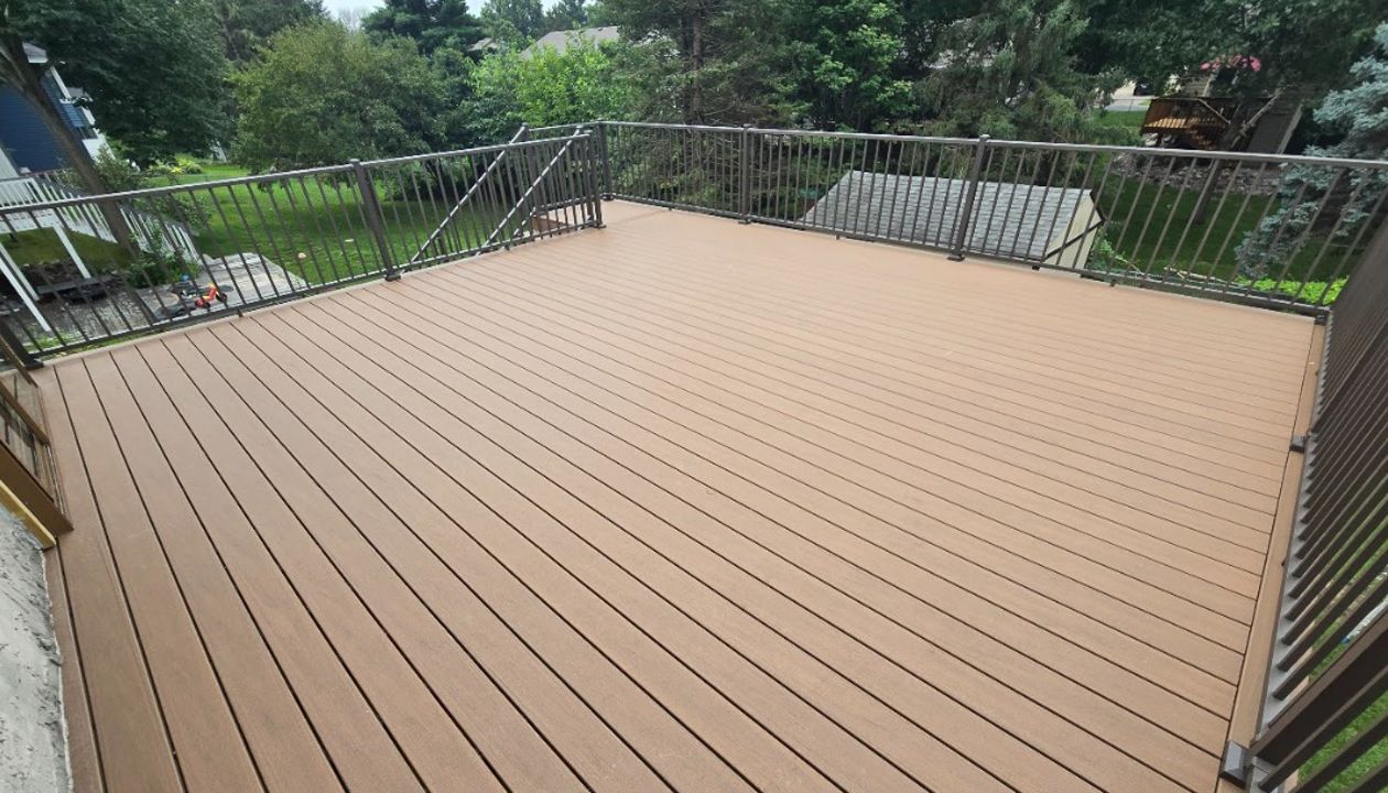 Trex Lineage, Jasper field decking