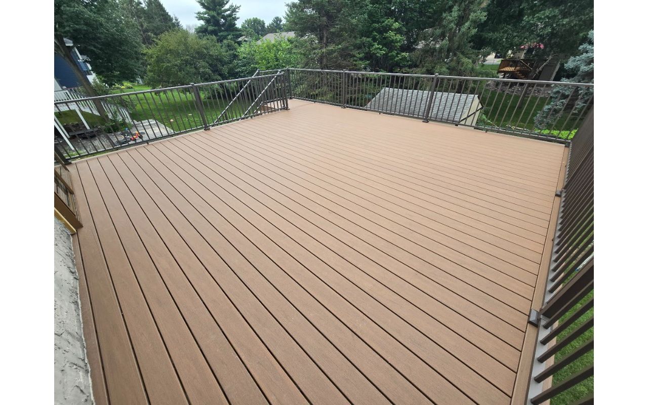 Trex Lineage, Jasper field decking