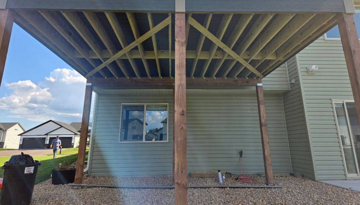 Trex Naturals; New* Honey Grove decking+ Clam Shell fascia