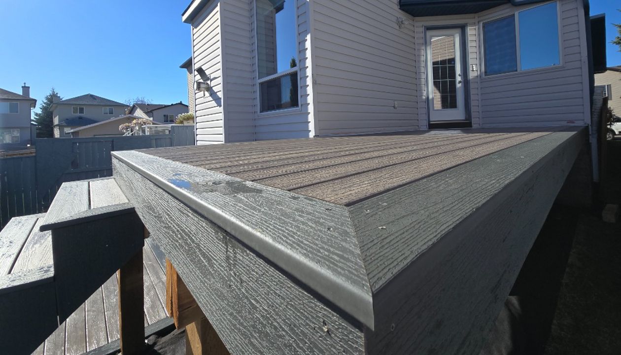 Rocky Harbour with Clam Shell Border