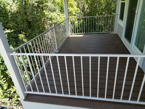 Second story trex deck with railing