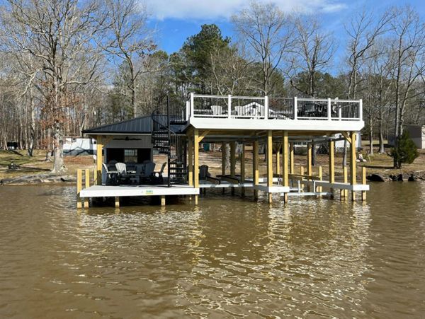 Lineage Rainier with Trex Spiral Staircase