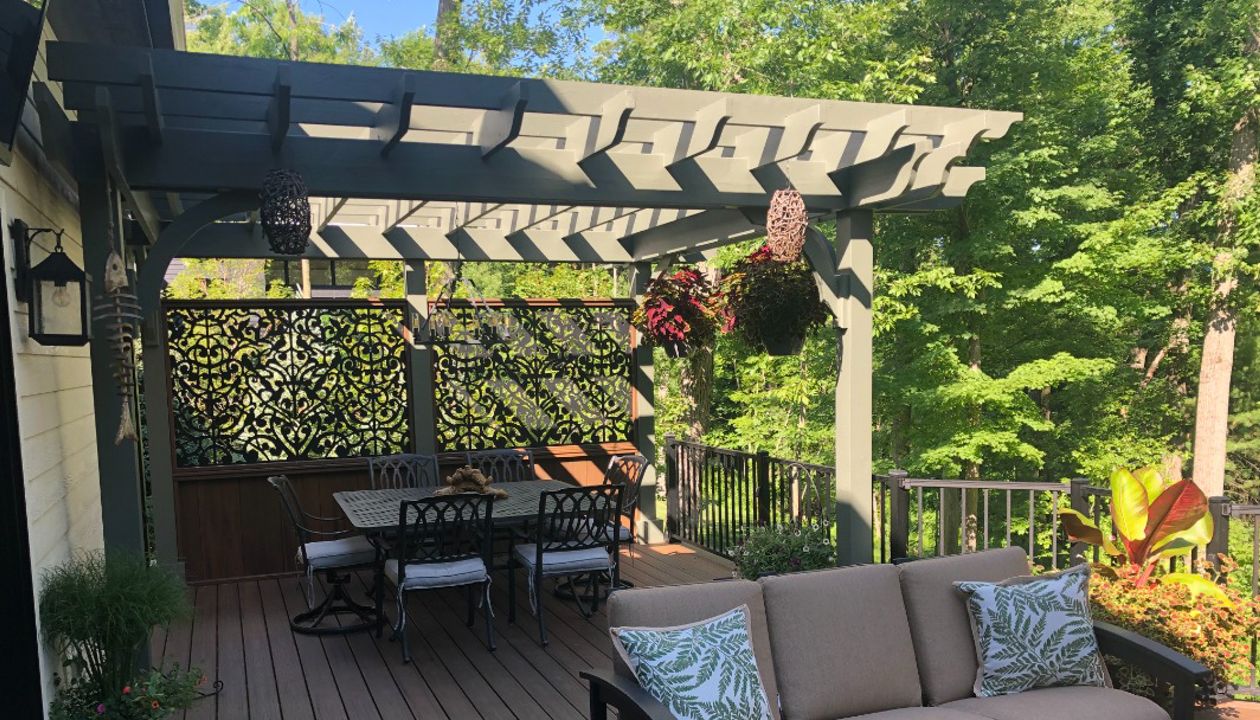 Trex Deck with Trex Signature and Rod Rail, Trex Lattice and Cedar Pergola