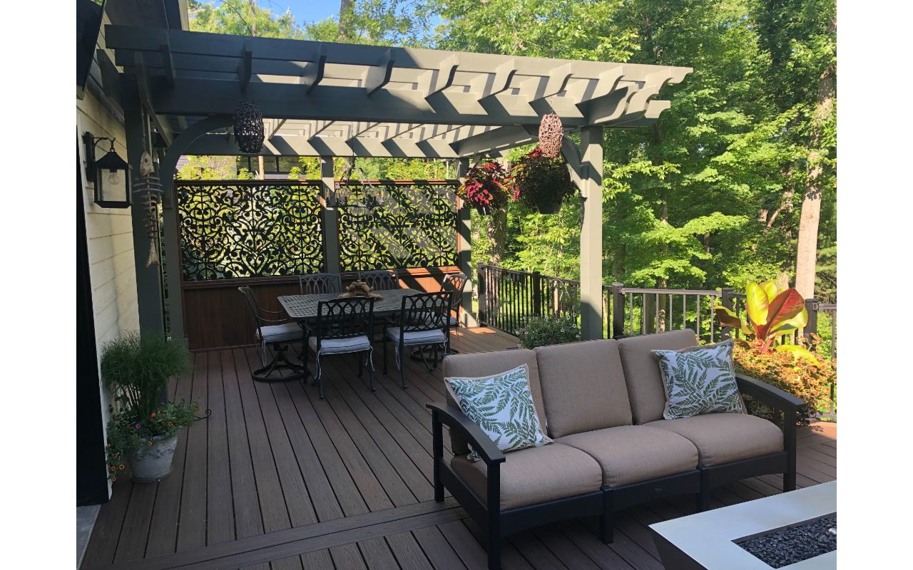 Trex Deck with Trex Signature and Rod Rail, Trex Lattice and Cedar Pergola