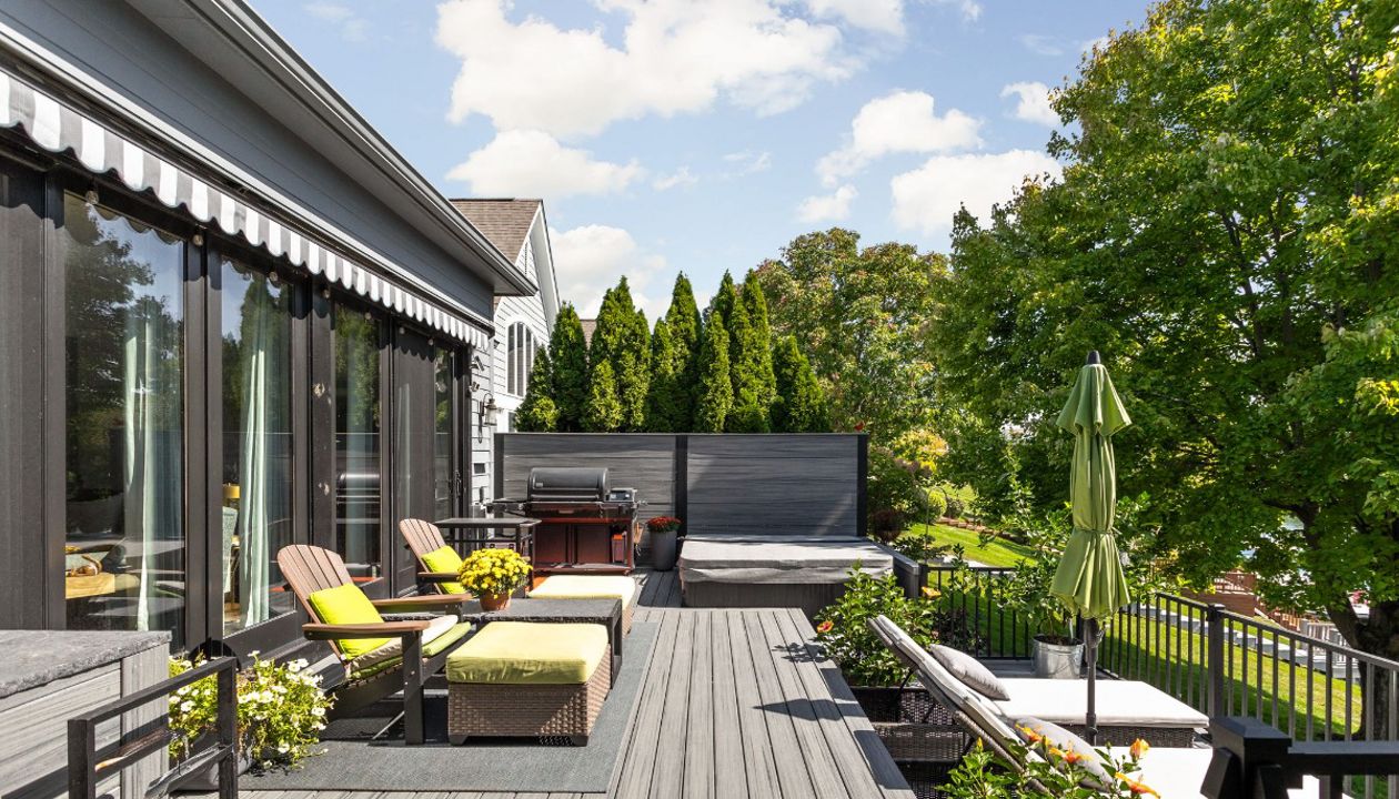 Trex Deck in Island Mist and Signature Rail. Custom Trex privacy panel