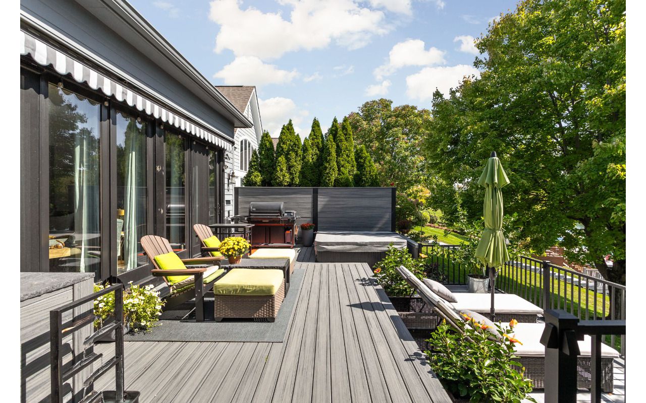 Trex Deck in Island Mist and Signature Rail. Custom Trex privacy panel