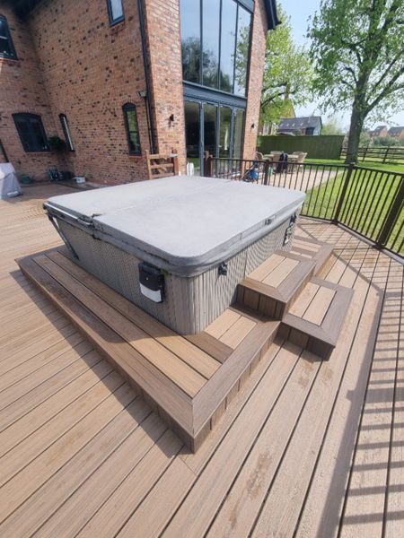 Trex Enhance Toasted Sand deck with Trex Transcend Spiced Rum border