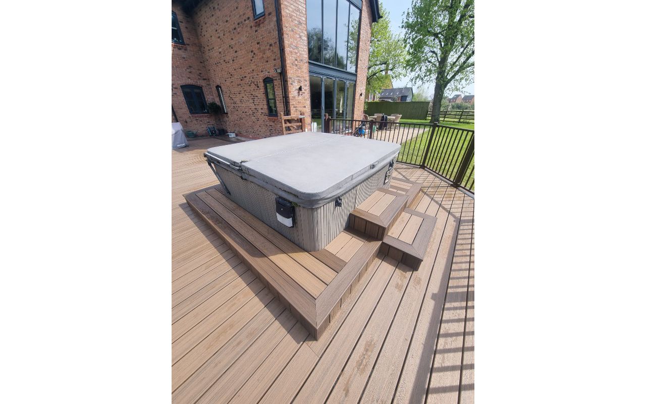 Trex Enhance Toasted Sand deck with Trex Transcend Spiced Rum border