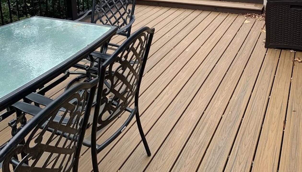 Trex Transcend Havana Gold framed by Trex Transcend Lava Rock with Trex Transcend Vintage Lantern Railing