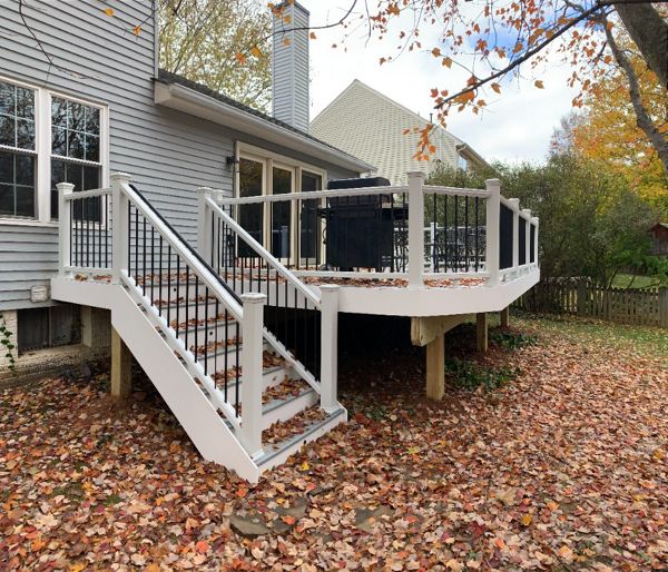 Transcend classic white Railing and TREX Enhance Foggy Wharf decking and stair treads