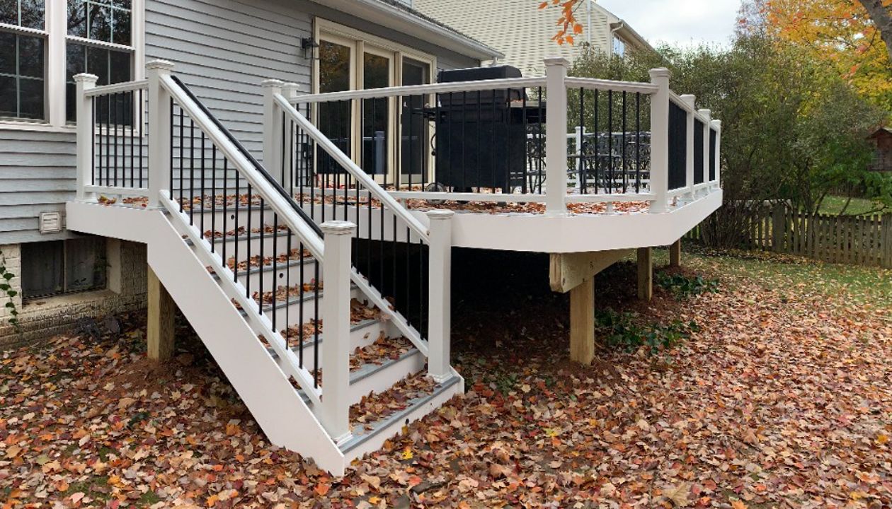 Transcend classic white Railing and TREX Enhance Foggy Wharf decking and stair treads