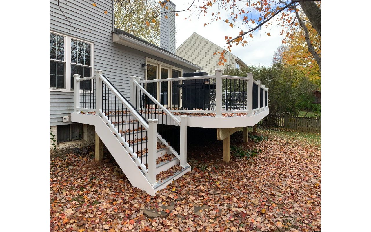 Transcend classic white Railing and TREX Enhance Foggy Wharf decking and stair treads