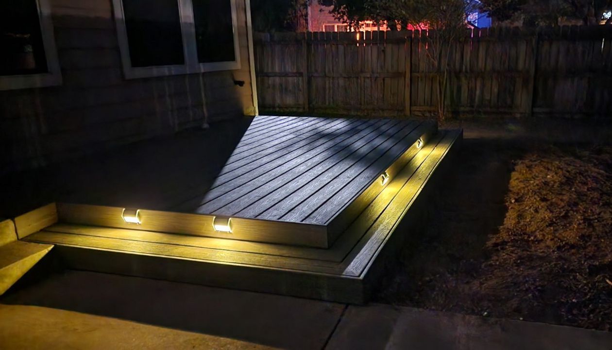 clam shell With solar light