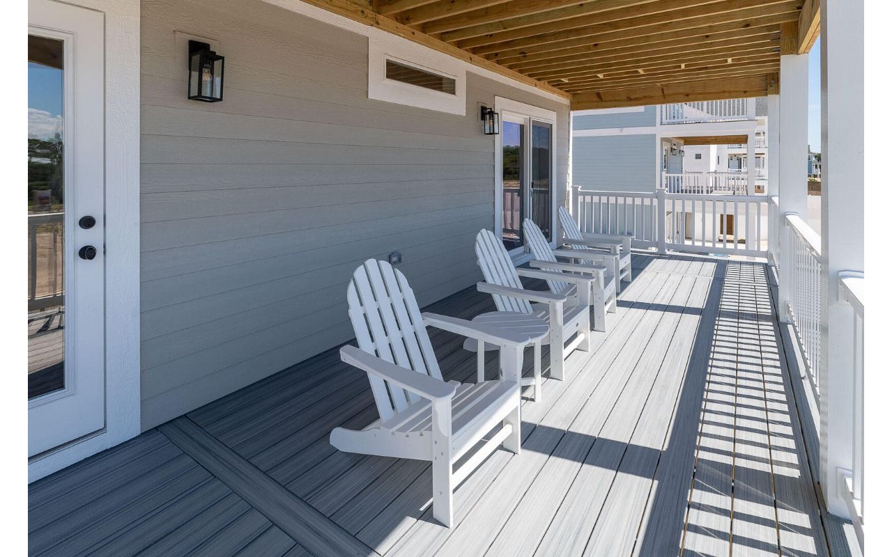 994 N Harbor View: Foggy Wharf Trex Decking