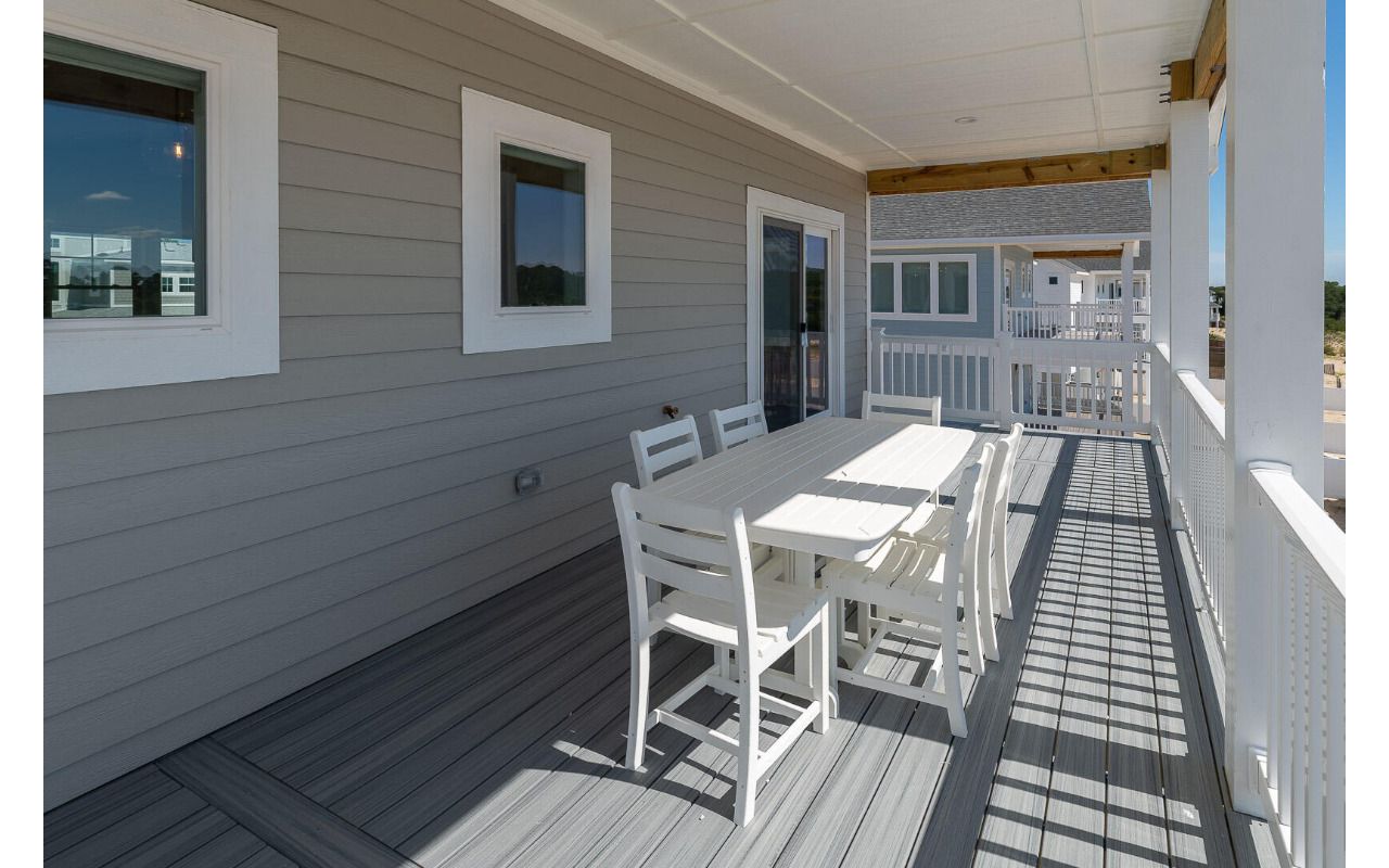 994 N Harbor View: Foggy Wharf Trex Decking