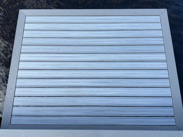 The Kailua deck features Foggy Wharf decking with a Pebble Grey picture frame border and custom steps, designed for a sleek and modern look.