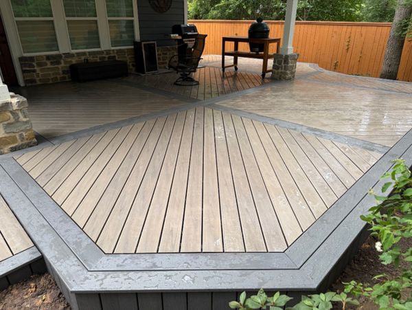 Trex Lineage Biscayne with Island Mist Border