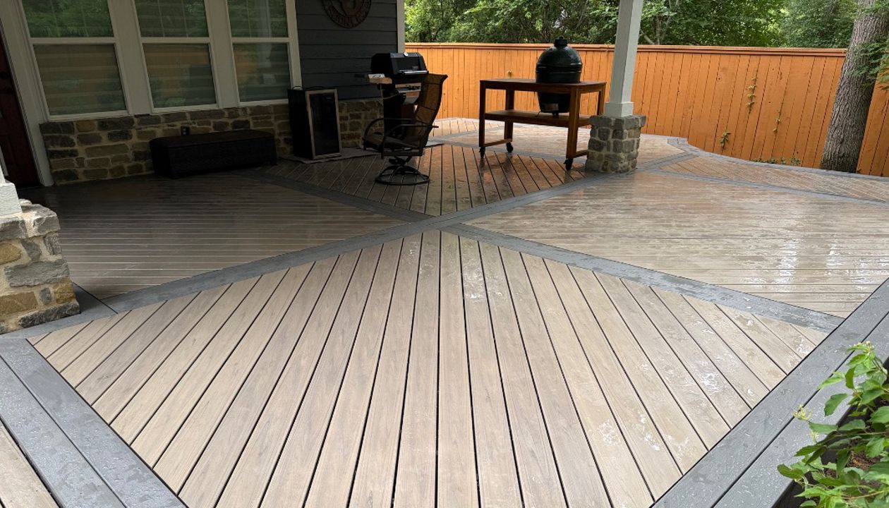 Trex Lineage Biscayne with Island Mist Border